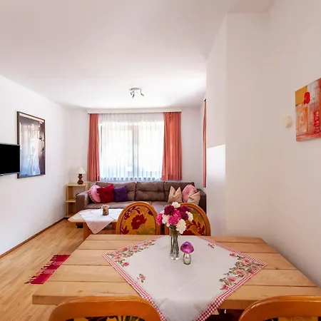 In Near Penkenbahn Cable Car アパート